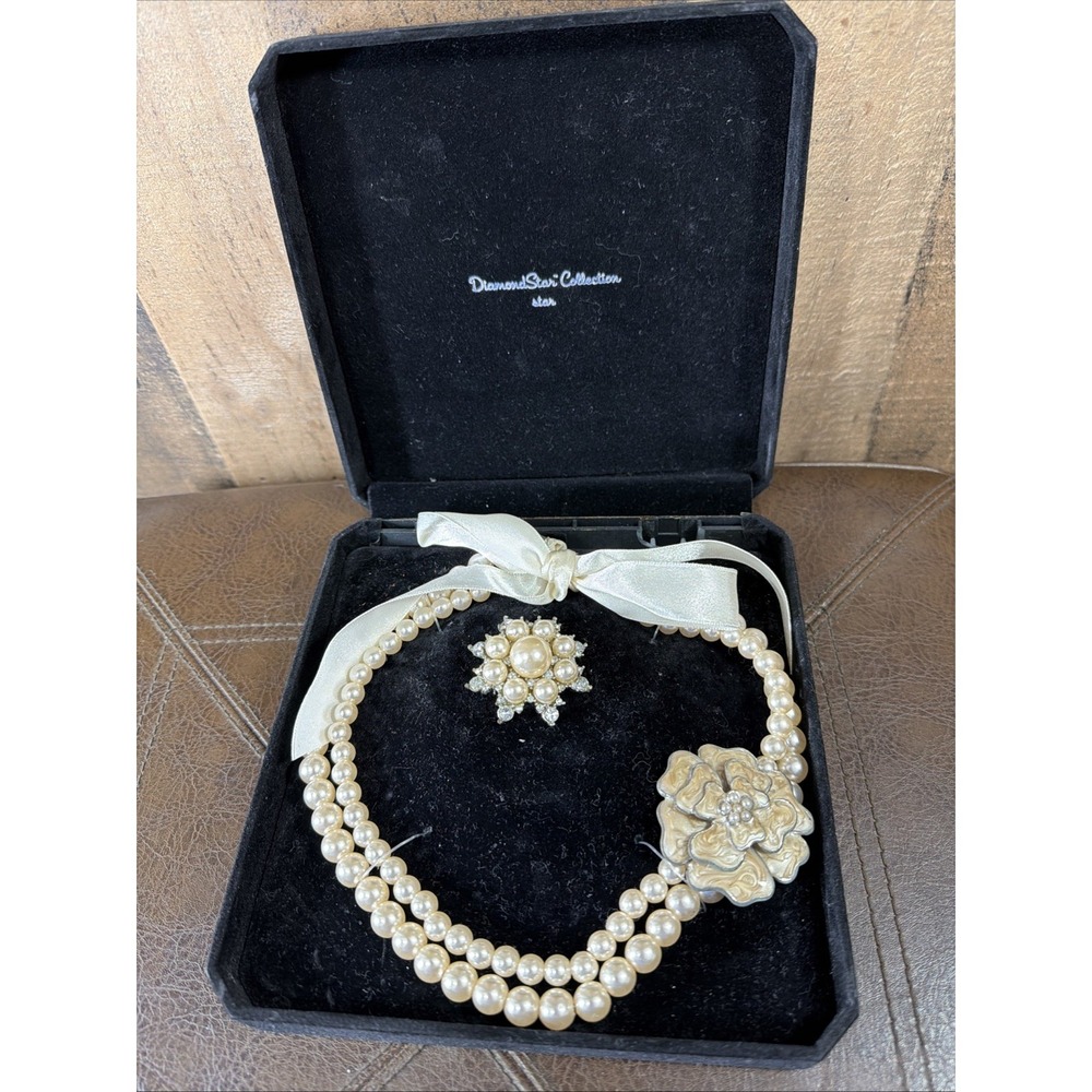 Women's Imitation Faux Pearl Rhinestone Necklace Ribbon Brooch White Vtg‎ *Read*